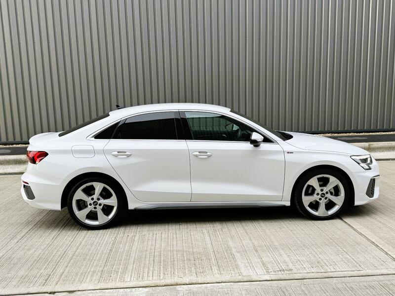 View AUDI A3 1.5 TFSI 35 S line 