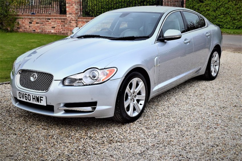 View JAGUAR XF V6 LUXURY