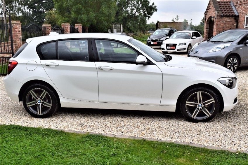 View BMW 1 SERIES 116D SPORT