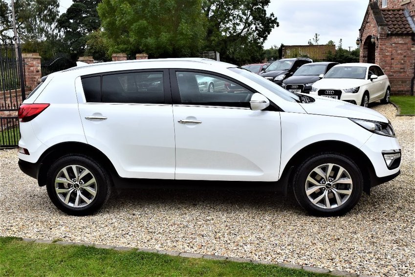 View KIA SPORTAGE WHITE EDITION ISG