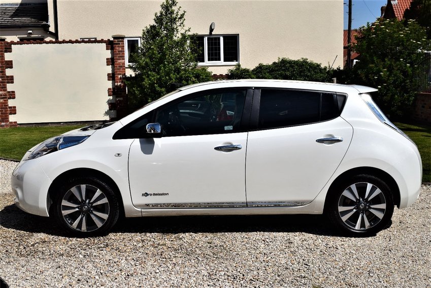 NISSAN LEAF