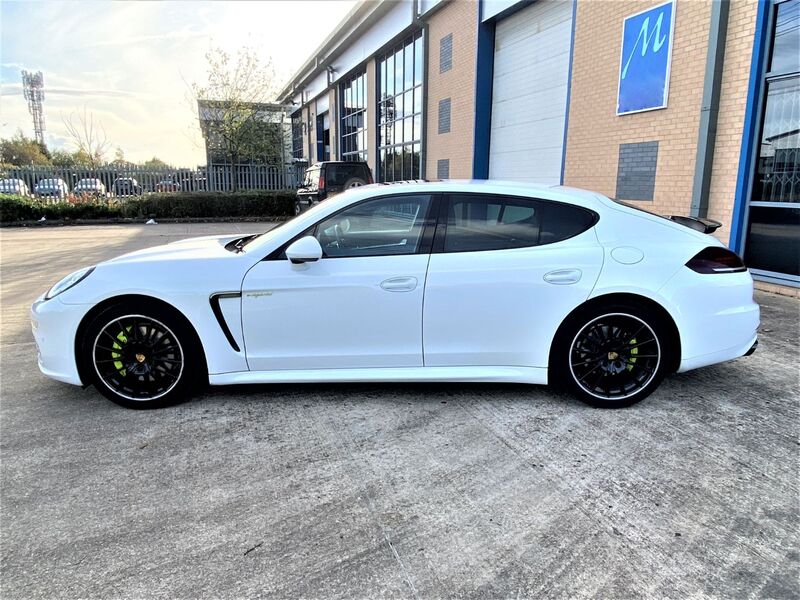 PORSCHE PANAMERA